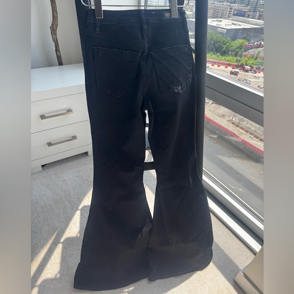 SHYANNE WOMEN'S HIGH RISE SUPER FLARE TULIP JEANS SIZE 27 - Picture 13 of 16
